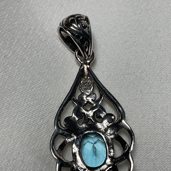 Blue Topaz Pendant - Picture 4 of 5